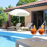 Ulika With Private Pool And Sauna