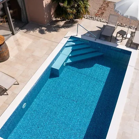 Ulika With Private Pool And Sauna