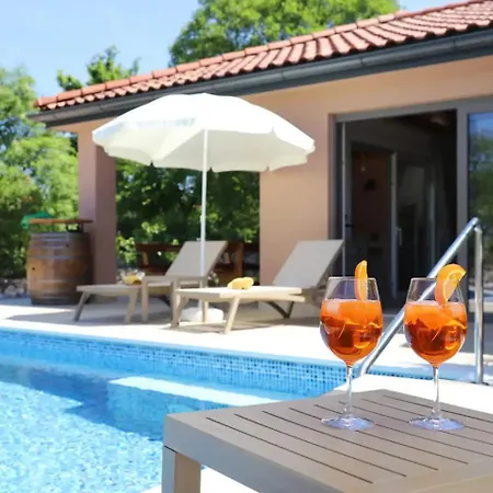 Ulika With Private Pool And Sauna