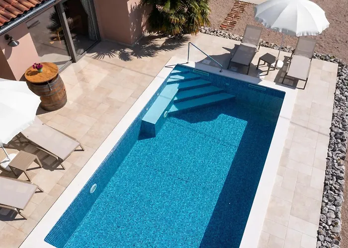 Ulika With Private Pool And Sauna